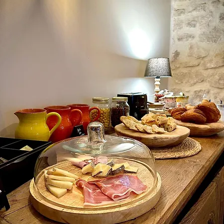 Maison Roucas - Restaurant Et D'hotes Gasthof